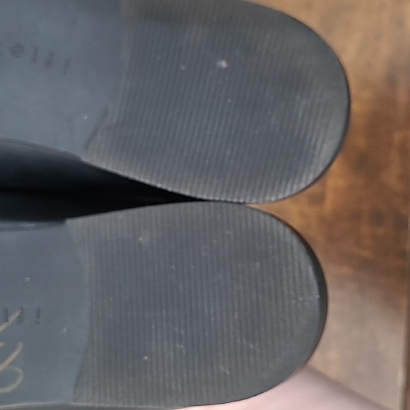 Anne Klein Black Loafers with Gold Detail with Logo size 7.5 - Picture 10 of 12